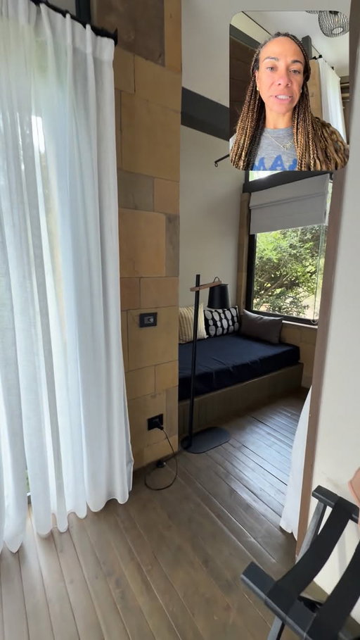 I don’t usually drop a room tour on the grid but this @aksanctuary Olonana Lodge is truly a remarkable piece of paradise. 

Listening to the rushing Mara River, grunting hippos and chattering monkeys is capture of peace that I wish for everyone. 

I love my job. 

#getlostwithnataliepreddie