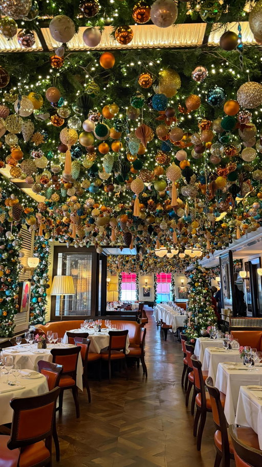 POV dining under 14,000 stunning Christmas baubles in one of London’s most enchanting festive restaurants.
 
📍34 Mayfair
34 Grosvenor Square, W1K 2HD

#christmasinlondon #Londonrestaurants
#prettycitylondon #londonspots #londonxmas
#londonchristmas #explorelondon #londonxmas#londonspots #Londonguide  #Londonmayfair #festivelondon #londonhotspots #londondining#thingstodoinlondon #londonplacestovisit #festiveseason #festivelondon