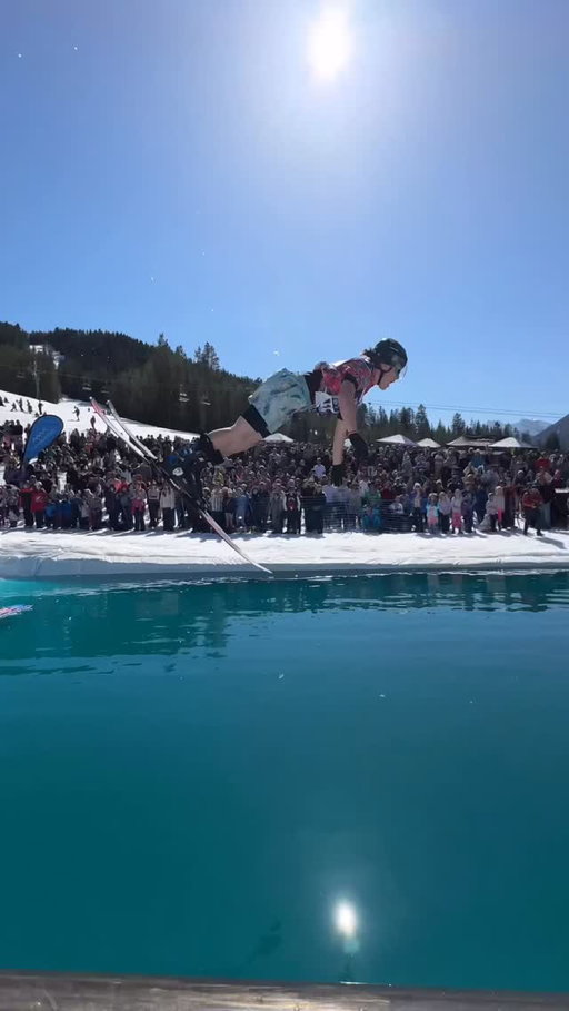 do you think you could make it across? 🤯

#redbull #givesyouwiiings #energydrink #slopesoakers #wintersports