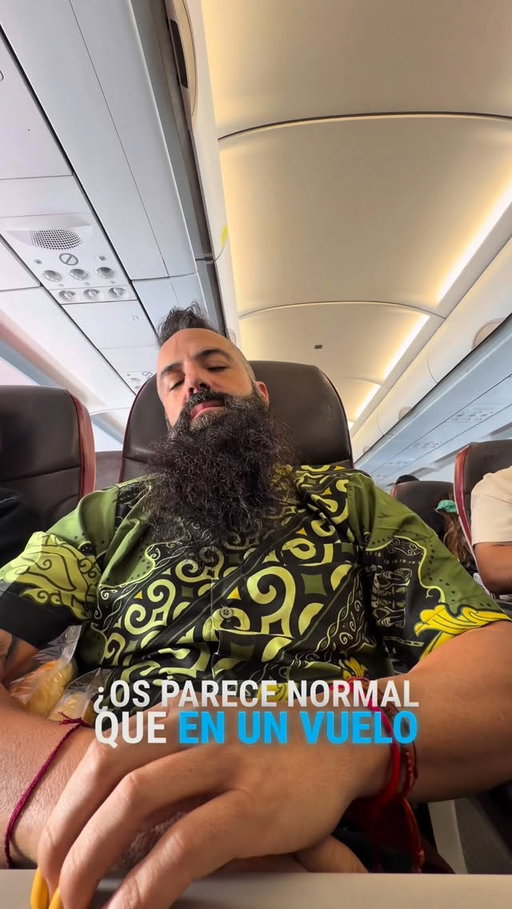 ¿A vosotros os parece normal que me despierten para esto?

El vídeo de Bali se hace esperar. Por problemas técnicos no hay vídeos de la vuelta al mundo en YouTube pero la semana que viene retomamos el ritmo de siempre que aún queda mucha vuelta 

Gracias a @albertonh13 @jbarroso97 y @sofiiagg11 por los sándwiches que nos sabíais que os habían dado