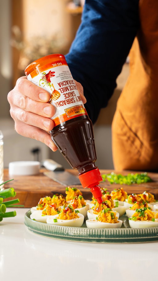Holiday hack: Make the dish everyone actually wants seconds of. These Honey Sriracha Devilled Eggs have a little heat, a little sweet, and a lot of party magic. 🎉

@leekumkeecanada sauces make it easy — Use the store locator on www.ca.lkk.com to find a grocer near you #CookWithLKK #LKKPartner #ad #LeeKumKeeCanada