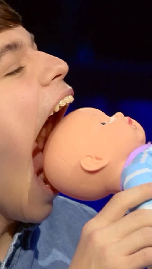 Largest mouth gape: 10.196 cm (4.014 in) - Isaac Johnson 🇺🇸 @__thebigmouth__ 

Isaac broke his own record on 22 February 2022 on the set of Lo Show Dei Record in Milan, Italy, when he extended his mouth 0.021 cm (0.008 in) more than his previous attempt.

“It’s pretty exciting and a little bit nerve wracking to be on the show,” said Isaac at the time.

“It’s really cool to be in Italy because I haven’t been here before and I never thought my mouth would bring me to a foreign country.”