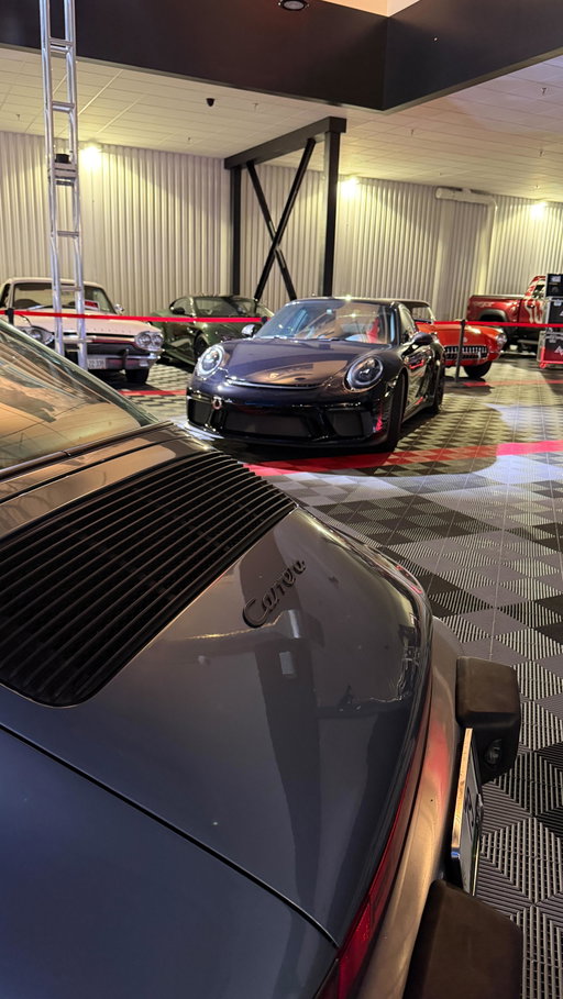 Engines, shutters, and creativity all wide open. 🎥🏁

Heritage & Horsepower brought together car lovers and creatives for an afternoon of cars, cameras, and community at Throttle Car Club. From ultra-rare Porsche 911s — including the 2024 Dakar, 2016 911 Carrera GTS Club Coupe, and 2021 Targa 4S Heritage Design Edition — to mini-talks and live demos from industry pros, it was a content creator’s dream.

Play the highlight reel to:
📸 Relive the energy on the floor
🏎️ Get up close with generations of the 911
🤝 See photographers, filmmakers, and enthusiasts connecting and creating

Huge thanks to @porschemaine, @mainefilm, #AVTechnik, and everyone who came out, created, and captured the moment. Come for the cars, stay for the experience, and leave with unforgettable shots.

🎥: @redgearmedia 
🎨: @artbydavemarra 

#HeritageAndHorsepower #ThrottleCarClub #PorscheMaine #MaineFilmAssociation #AVTechnik #Porsche911 #CarCulture #CarCommunity #CarMeet #MaineEvents #CarPhotography #AutomotivePhotography #FilmCommunity #ContentDay #CarsAndCameras #ScarboroughMaine #NewEnglandCars