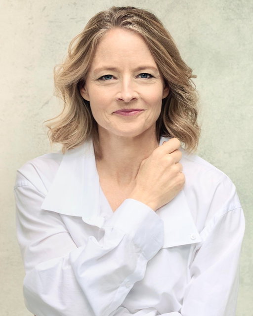 Jodie Foster photographed in my studio for the latest issue of Version Femina.
@versionfemina 
Photographed by Gavin Bond @copiousmgmt .
Styling @annakatsanis .
Hair & Makeup @cohl.katz .
Manicurust @joeychristynails .