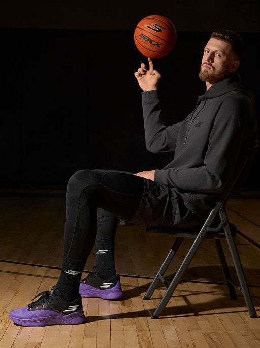 All Hart. All In.
Join us in welcoming Isaiah Hartenstein to the squad 🤝 #teamskechers