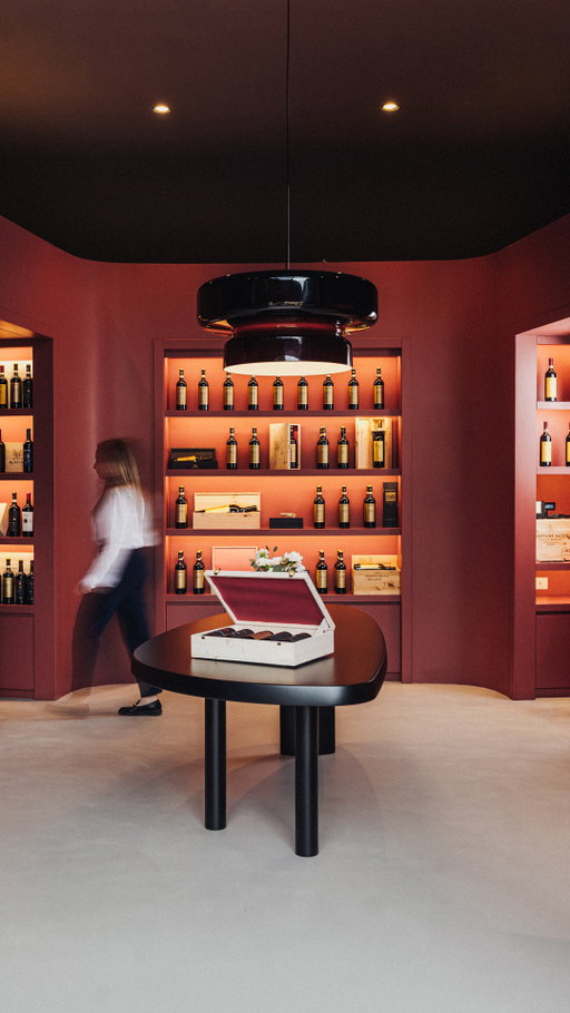 The time is approaching to choose a gift that leaves a lasting impression.

Celebrate the holidays with the elegance of Ruffino wines: exclusive gift sets, iconic labels, and tasting experiences to share or give.
Discover our holiday selection online and at the Casa Ruffino Wine Shop.

Save the date: December 13th–14th and 20th–21st — two special weekends to experience the magic of the holidays at Casa Ruffino, with tastings, cellar experiences, and a dedicated product selection.
Choose the perfect gift via the link in bio.

•

Si sta avvicinando il momento di scegliere un dono che lasci il segno.

Celebra le feste con l’eleganza dei vini Ruffino: confezioni regalo esclusive, etichette iconiche ed esperienze di gusto da condividere o regalare.
Scopri la nostra selezione natalizia online e all’Enoteca di Casa Ruffino.

Save the date: 13-14 e 20-21 dicembre — due weekend speciali per vivere la magia del Natale a Casa Ruffino, tra degustazioni, esperienze in cantina e una selezione di prodotti dedicata.
Scegli il regalo perfetto al link in bio.

#Ruffino1877 #CasaRuffino