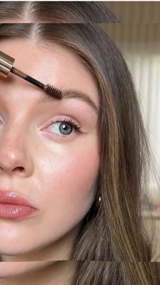 Simply, yet effective ✨  I’ve tried MANY tinted brow gels in my 10+ years as an mua & none of them compare to this one from @booiebeauty 
If you’re time poor you’ll love this because it actually makes the biggest difference while remaining natural looking & it takes seconds to apply.