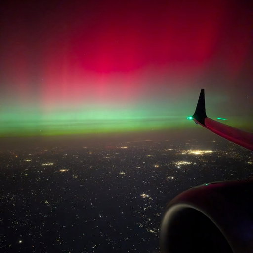 The Northern Lights from 35,000 feet last night.

📸: @ashen.wanderer