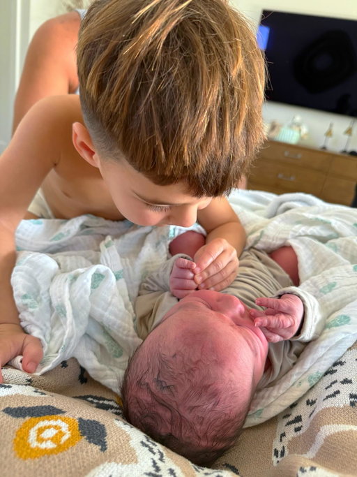 Konstantino Ford Kolcheff.
Happy, healthy & strong!
Welcome to the world lil man! 💙

Emu’s a savage!! Unmedicated birth & delivered a 10 pound tank! What a fight.. Blessed 🙏🏼