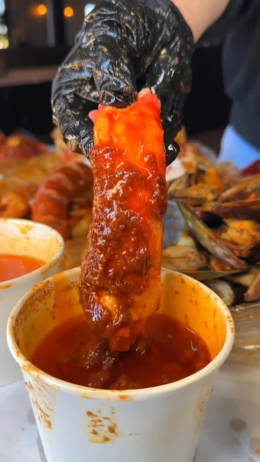 King crab legs—are you team garlic butter or team Cajun sauce? 🦀🔥 Both are packed with flavor, but only one can be your favorite. Which one’s calling your name today?

📍13265 Harbor Blvd, Garden Grove CA 92843
#KingCrabLegs #GarlicButterVsCajun #seafoodlovers