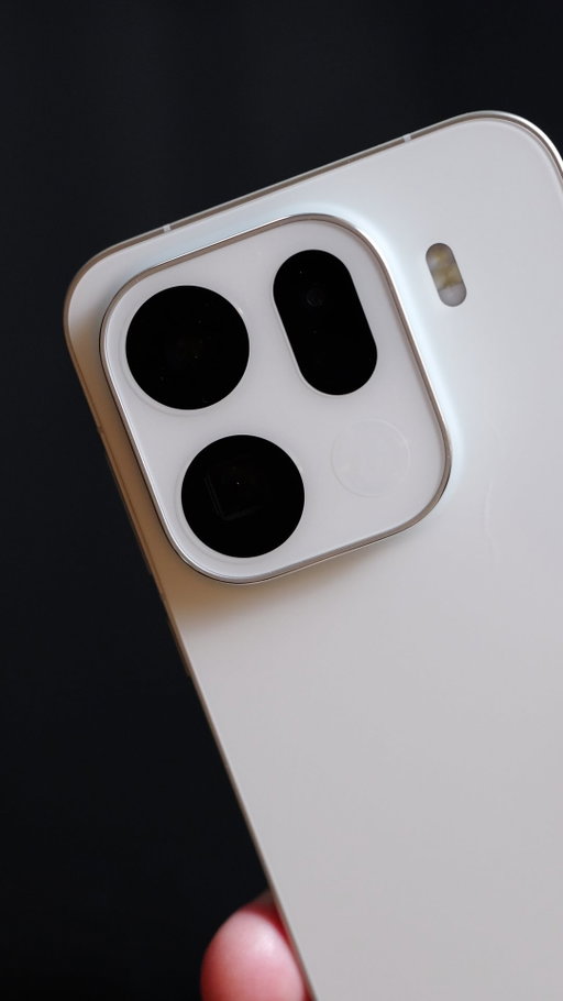 I’ve really been enjoying my time with the OPPO Find X9 Pro, as it handles pretty much everything I throw at it on the daily – there is more to this package than meets the eye, because I unbox and then use the far reaching teleconverter right after this. My camera test with the whole setup is almost done, stay tuned to my YouTube channel!
‌
#oppofindx9 #oppofindx9pro #oppo #hassleblad #oppofindx9procamera @oppo