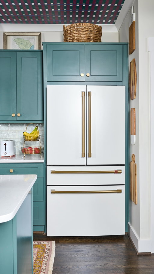 😂😂😂 I love me some @neneleakes, AND my white refrigerator! @cafeappliances #whiterefrigerator #lawd 

📸: @mm_photo_inc