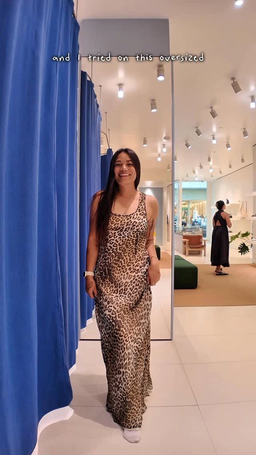 Okay bestie, what should I wear on a date? 👀

I stopped by GANNI at Ala Moana Center — a Copenhagen-based brand known for their effortlessly cool, sustainable styles. I tried on a few pieces (all size small): a khaki utility dress, a cozy orange knit, a silky leopard slip, and an oversized plaid blazer. Each one is giving very different date night energy 🫶🏼

📍 GANNI – Ala Moana Center
1450 Ala Moana Blvd, Honolulu, HI 96814 (Mall Level 2, ‘Ewa Wing)
🕒 Open Daily 10AM–8PM

➡️ Comment below: which look is your fave and which one should I wear on my next date night?

#GANNI #AlaMoanaCenter #HawaiiStyle #OOTDinspo #DateNightOutfit #MomStyle #SustainableFashion #OahuShopping #StyleVlog #TravelInStyle
