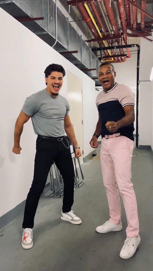 Todo el mundo quiere darse pa’l de puños hasta que tiene a 𝑻𝑰𝑻𝑶 de frente. 🤣🇵🇷

Los tickets salen a la venta mañana viernes a las 10:00am @ticketera nos vemos el 31/01/26 en el @coliseopr