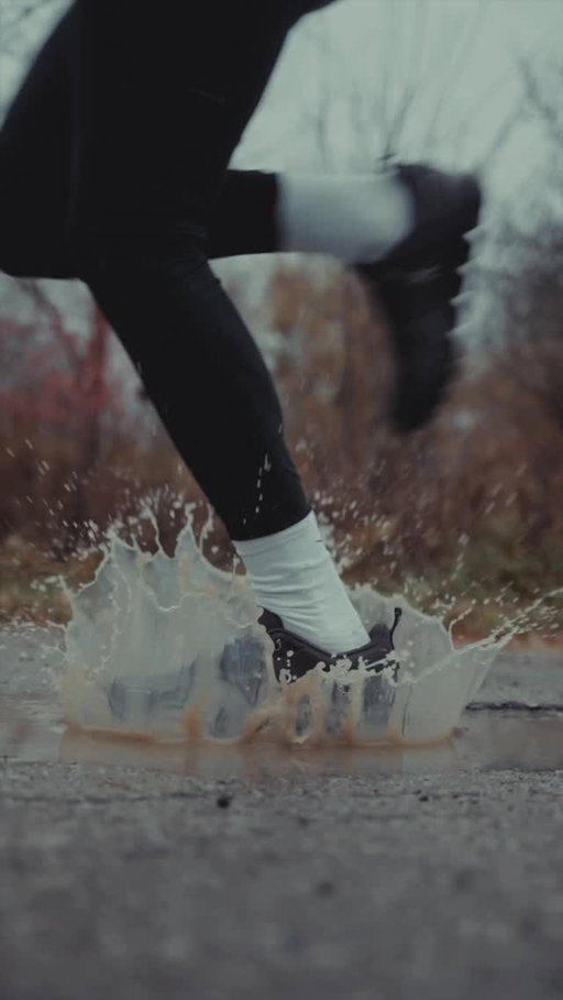 momentum doesn’t wait for perfect conditions 🌧️ 

in motion with the ON cloud 6 waterproof @brownsshoes 

• • •

#running #runningmotivation #aestheticedits #cinematic #runner