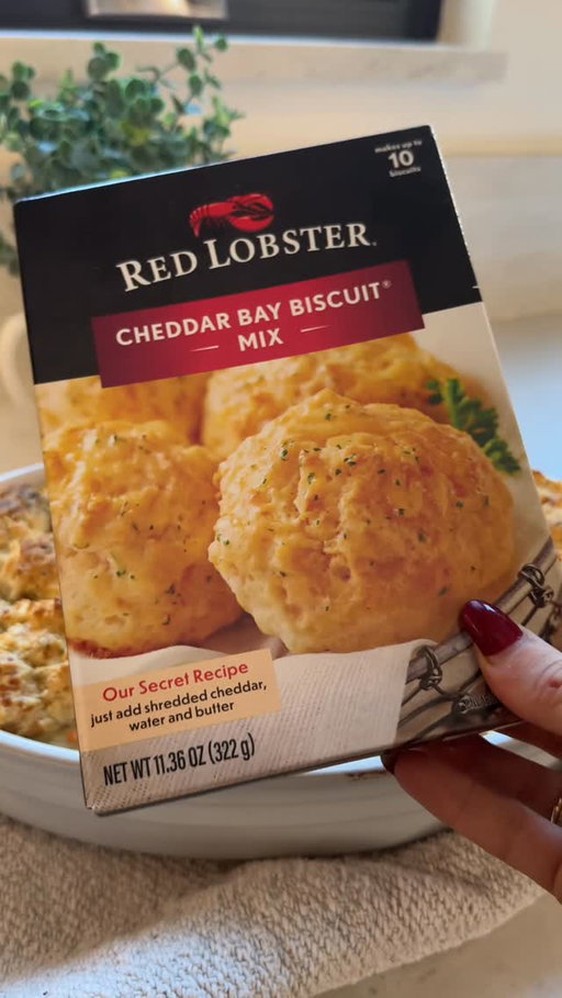 Family comfort food, but make it Cheddar Bay. Topping my chicken pot pie with @redlobster Cheddar Bay Biscuit Mix takes it from classic to crave-worthy. Easy prep, cozy vibes, and the delicious buttery flavor everyone loves! #RedLobsterPartner #ad #RedLobsterAtHome #cheddarbayyourway