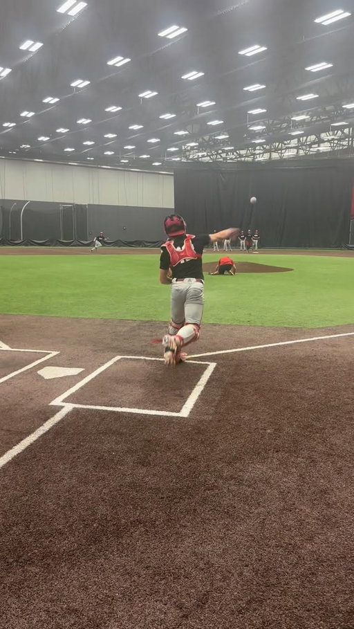 Keeping it athletic behind the Dish 💪🐗

@rawlingssg x @razorbackbsb 

#TeamRawlings