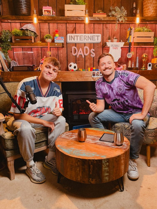 This week, Spencer is joined by one of the greatest FIFA players ever… @dhtekkz! In his first ever podcast interview, Tekkz opens up about how his mum shaped his journey form bedroom gamer to 🐐, why he’s eager to become a young Dad & how gaming helped him find his identity 🎮

Full episode out now! 🎧