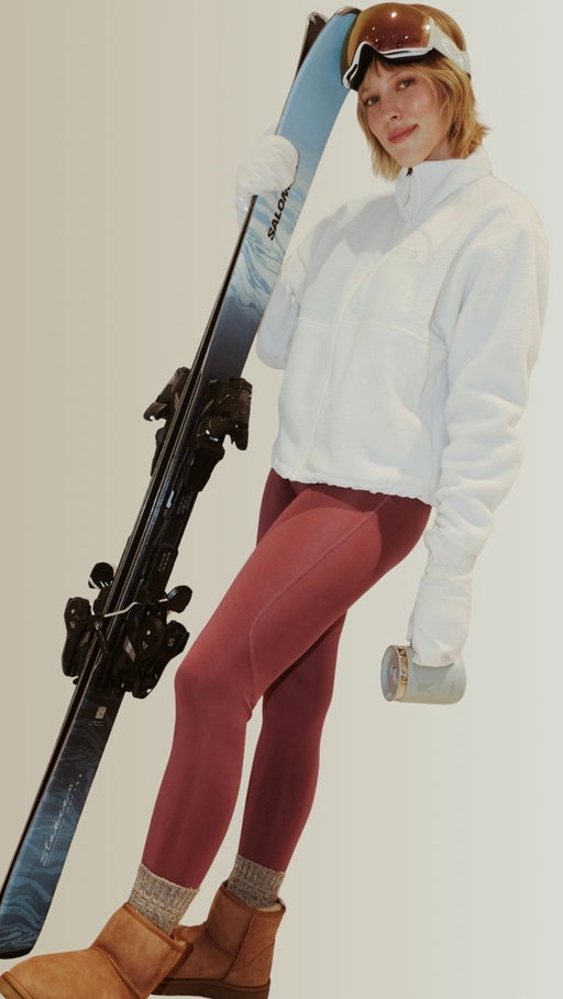 Qui a dit que s’habiller en hiver devait être ennuyeux? ❄️ Découvrez les trois looks coups de cœur d’Alaska Rider (@alaska.rider), créatrice de contenu et collaboratrice au ELLE Québec, pour traverser la saison froide la tête haute et les pieds bien au chaud! ✨⛷️