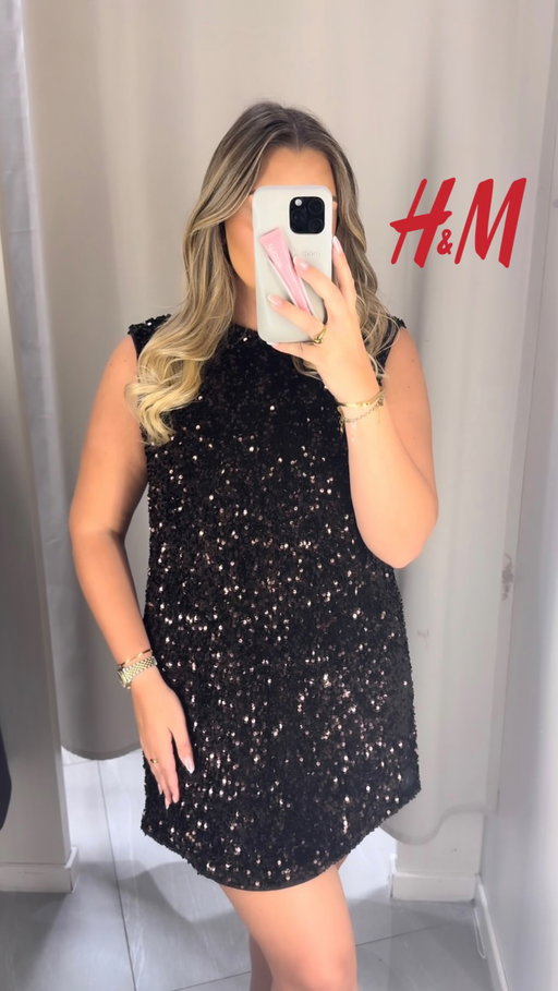@hm in store today 🛒✨ love the first burgundy outfit and the brown sequin dress with the bow on the back 👏🏼👏🏼

I will link all items in my story and add them to my November highlight 🤍 
#hm #christmas #christmasparty #sparkle #sequin #handm #hmfashion