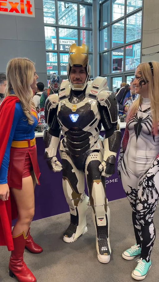 Iron Man cosplayers have it rough - but it’s their fault for making the mask drops so cool though 

Ok but @frankly_built is always such a good sport about it too whenever Sarah and I saw people ask him to do the mask drop (and the many times we asked him too lol)

Iron Man: @frankly_built 
Spider-Gwen: @oliviabettyrain 
Supergirl: @seattlesbeauty 

#nycc #nycc2025 #ironmancosplay #cosplayers #cosplayer