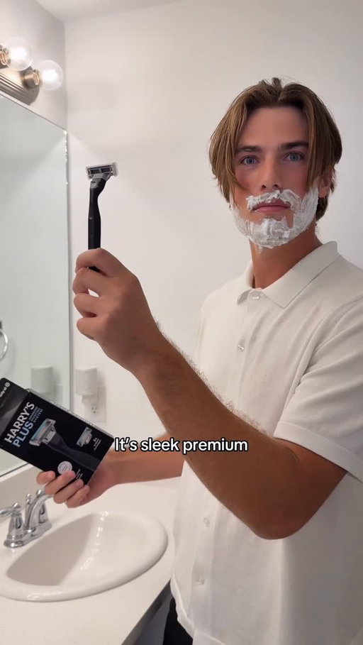 I totally lost on purpose… but if you’re gonna lose like me, at least you can win with the new Harry’s Plus Razor 🖤 exclusively at @target 👀 #harryspartner #harrysplus @harrys