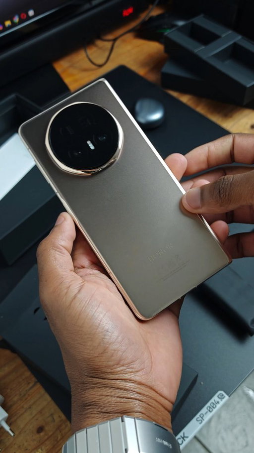 Honor Magic V5 Looks Amazing In Gold