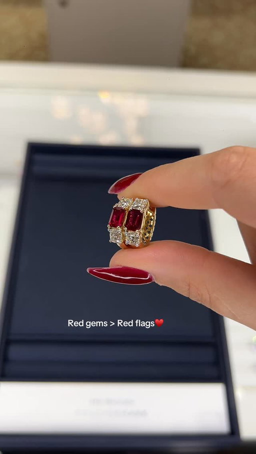Christmas is around the corner ❤️💎
Choose gems, not stress.

#lugarojewellers #diamonds #finejewellery #debeers #ruby