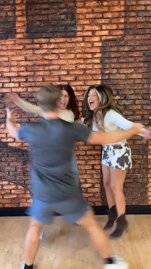 How it feels knowing @robertirwinphotography is in the semi finals!!! @dancingwiththestars