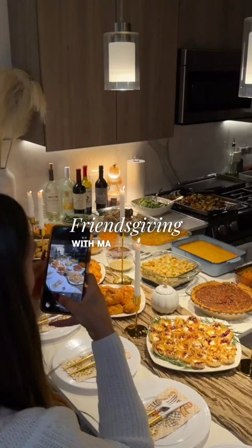 Celebrated Friendsgiving with @manchamantelesrestaurant and it couldn’t have been better!! Check out their website for their Thanksgiving Catering Package ✨