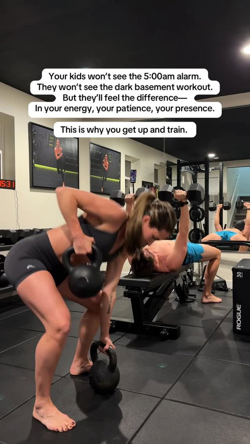 If you need workouts at home or the gym, having a plan to pull up and push play is game-changing for your consistency. 

🔗 in my bı0 for a fr33 week of workouts. I coach team Body & Bell on the @joinladder app and my husband does team Crews Control. 

#fitmom #athomeworkouts #fitparents #motherhood #kettlebellworkout
