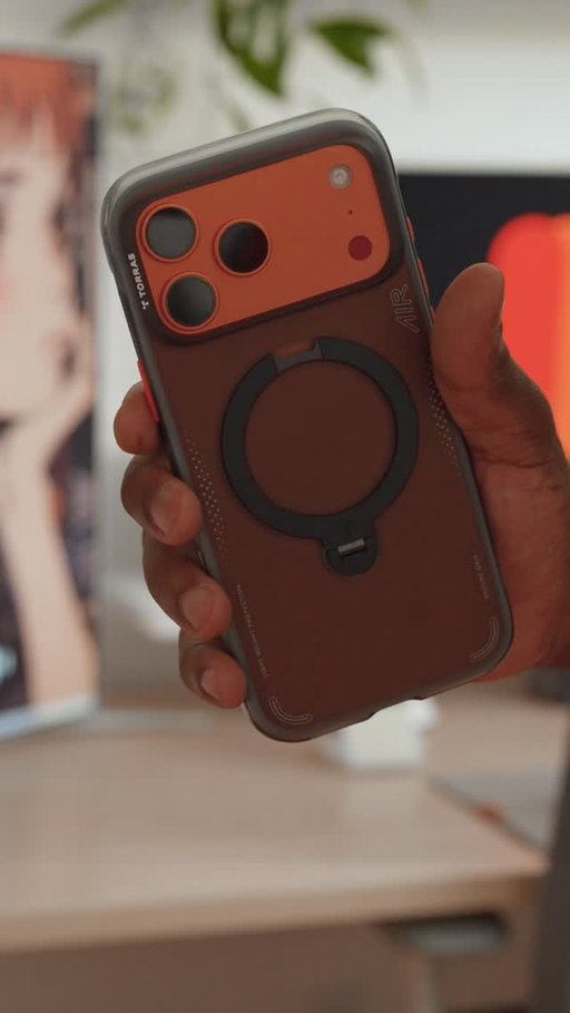 Ostand Q3 Air by @torras_global 

This case features shock resistance airbag protection, a magnetic 360 rotatable kickstand and full MagSafe compatibility; but what I love most about this case is its sleek and stylish design. 

Definitely one of the coolest looking phone cases I’ve ever owned hands down 😮‍💨

#torras #ostandq3air #phonecases #magsafecase #iphone17promax #desksetup #pcsetup #gamingsetup #homeoffice #workspace #deskgoals #setupinspiration