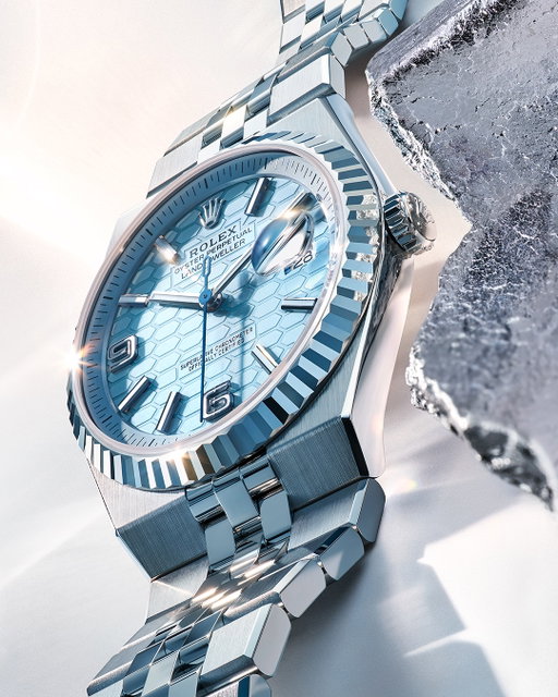 The Land-Dweller. Breaking new ground in 950 platinum. The first Rolex running at the rare frequency of 5Hz. With its Dynapulse escapement, ceramic balance staff and reinforced Syloxi hairspring, all resistant to magnetic fields. Flat Jubilee integrated bracelet. An unprecedented honeycomb-motif dial in ice blue and a single dot on the winding crown – a colour and a symbol that mark 950 platinum. Unmistakable. Calibre 7135, 40mm.
#Rolex #LandDweller #101031