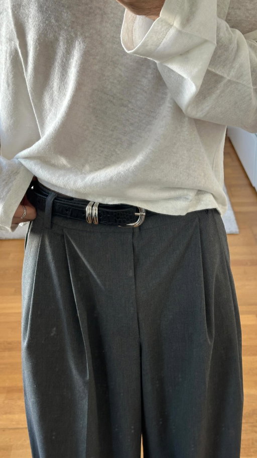 Being well dressed in winter is possible 🎬

.
#outfitreel #fashionreel #menfashion #pantsrotation #fall24 #outfitideas #outfitinspiration #style #minimaliststyle #model #style #streetwear