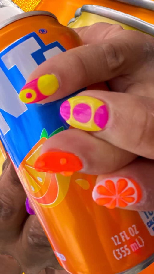 friends, show me your nails.