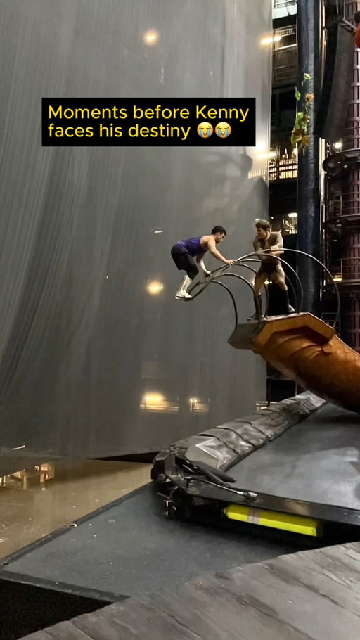 🙏😅

🤸 @kstrong1186
🎪 @ka.cirquedusoleil

Cirque du Soleil’s KÀ at MGM Grand blends jaw-dropping acrobatics with cinematic action, only in Las Vegas.

#Acrobatics #ThingsToDoInVegas #VegasShows
