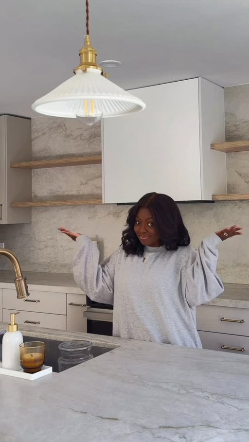 Jesus paid it all babes 🤍

Been a couple weeks in the new kitchen and I’m still stunned everyday 😭 time to decorate 😍😍

Remodel by : @neofactodesign 
Countertops by: @pantaigranite 

#kitchenremodel #homerenovation