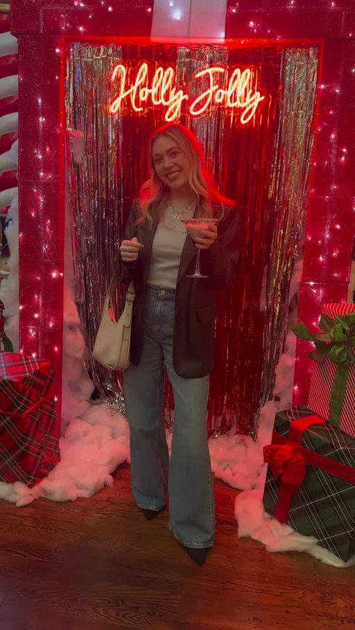 Nashville! The cutest Christmas pop up bar is NOW OPEN! You can find it at @sonnysnashville 🎄

#hollyjolly #hollyjollypopup #christmasbar #holidaybar #nashvillescene #nashvillechristmas