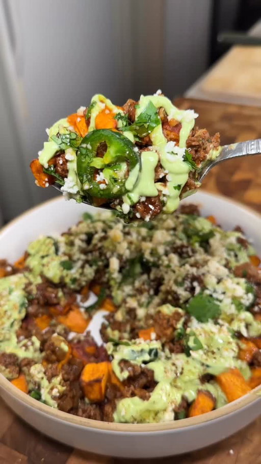 SAVE THIS ‼️ 30 minute Cilantro Lime Taco Bowl with Sweet Potatoes 🍠 (recipe 👇🏽)

✅ Cookbooks on my website! (Check’em out macros included!) 💪🏽 or comment “cookbook” thank you to all who have purchased 🥹❤️ 
✅ New seasonings coming soon 👀 @spicexseasoning 
✅ Black Friday sale coming soon for my digital cookbooks 11/26-11/30 🔜 
✅ why you so foinee? 

Macros per serving (x3 servings): approx 407 calories with approx 2 tbsp sauce per serving |42g P | 20g C | 17g F 

For the potatoes:
Cut 2 medium sweet potatoes into cubes, toss with olive oil, salt and pepper, and roast at 400°F until golden and tender, about 25 minutes. Or Air Fry at 400°F for 13-15 mins.

For the beef:
Avocado oil spray for cooking 🥑 
1 onion minced 🧅 
4 garlic cloves minced 🧄 
1.25lbs Lean ground beef 🥩 
2 tbsp taco seasoning 🌶️ 
1/2 cup water 💦 

For the sauce:
1 large avocado 🥑 
1/3 cup light sour cream 
1/3 cup plain Greek yogurt 
1/3 cup fresh cilantro 🌿 
2 limes 🍋‍🟩 
1 tbsp olive oil 🫒 
3 garlic cloves 🧄 
Salt and pepper, to taste 🧂 
Water 💦 (if too thick)

Top with the creamy avocado sauce, fresh jalapeños, cotija cheese (optional), hot honey (optional) and cilantro! 🌿 

ENJOY! 😍
.
.
.
#icekarim #healthyrecipes #easyrecipes #mealprep