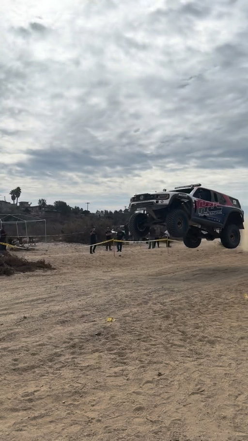 If you see Ethan Ebert  coming, get ready! It’s always a guaranteed show. Sending it to the limits and beyond! 🚀 #ensenada #offroad #baja1000 #honda