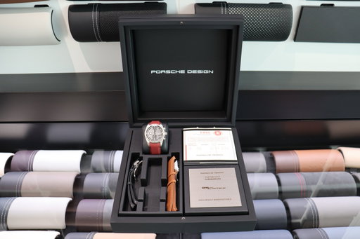 Luxury is in the details. Match your Porsche’s leather interior or stand out with a contrast. #PorscheDesignTimepieces quick-change system lets you switch straps instantly, no tools required.