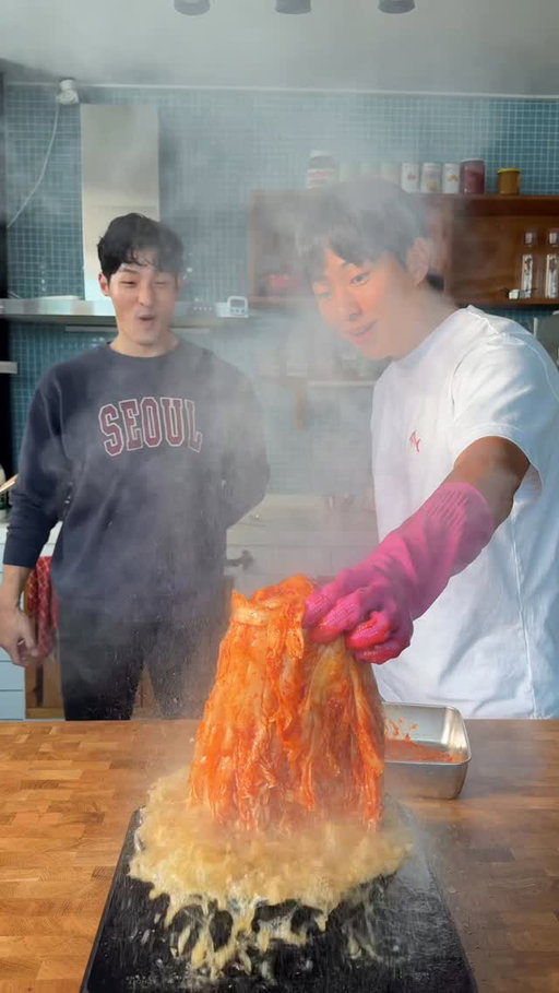 Kimchi butter cookie and makgeolli ice cream

Please release this cookie  @crumbl