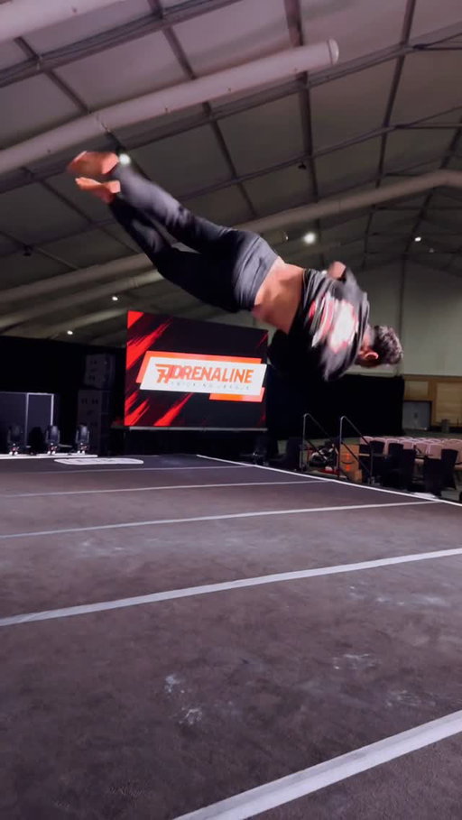 I’m just warming up😈 

@adrenaline_tricking 
@resortsworldlv