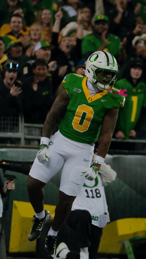 THESE DUCKS ARE FLYING 🦆 

Jordon Davison scores his 2nd TD of the night on a 39yd rush‼️