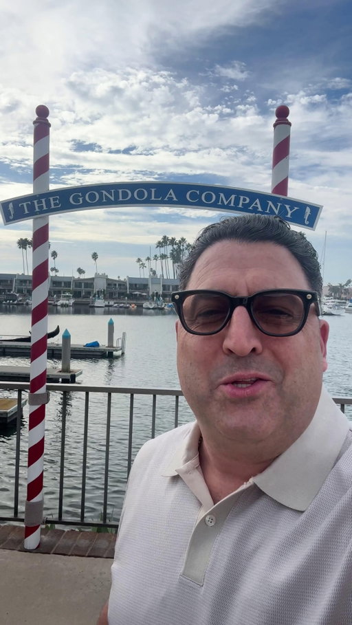 HOW YA DOIN! We got two more shows TONIGHT at @micdropcomedysandiego! We're on a gondola MO! 🛶

#comedy #gondola #LilMo
