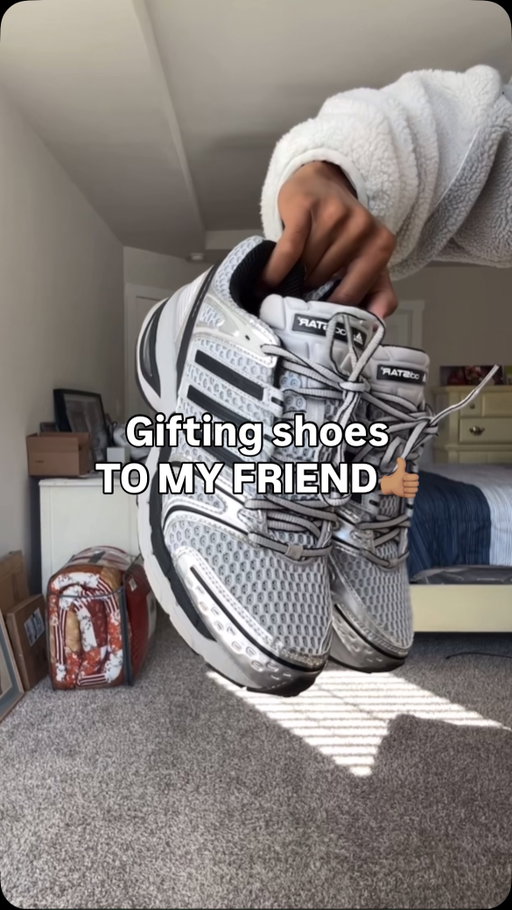 Shop @adidasoriginals and @journeys for the gifting season! 

#journeyspartner #ad #shoes #fashioninfluencer #streetwear #gifting #outfit #fit #fashiontrends2025 #fashiongift