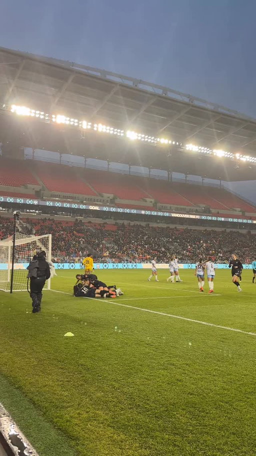 Holly Ward stunner goal puts Vancouver in the lead ⚽️🔥