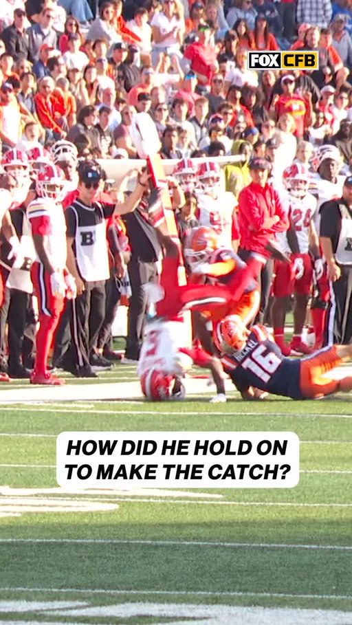 Octavian Smith Jr. lands on his head to make this catch for @terpsfootball 😱