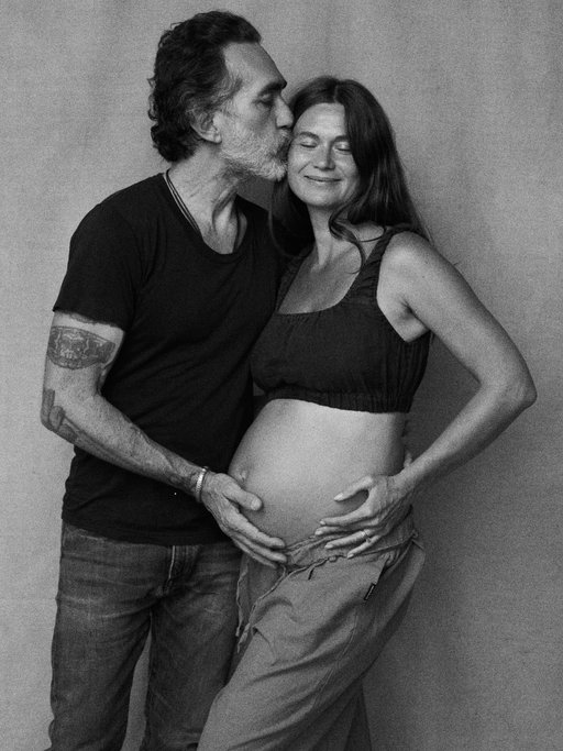Today in 1986 in a rehab in Orange County, I decided to turn my will & my life over to the care of God as I understood God & my life went from days of not sleeping because of crystal meth to sobriety and the 12 Steps…. 39 years later still sober….Nitsa & I are about to welcome our son in to our family, this past year has been definitely had it ups and downs. Put my mom to rest and as they say when one goes to heaven one comes down to earth. Just a few days after my mother passed, we found out we were having a baby. Thank you God for keeping me sober each day. I pray that I never stop learning, growing & evolving. I’m so blessed with this family. I love you, @nitsacitrine ❤️ ❤️❤️thank you @brianbowensmith for these photos 🙌🏻