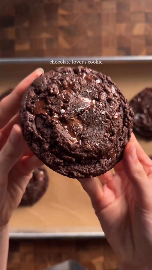 chocolate lover’s cookie
1 cup (226g) unsalted butter, softened
3/4 cup (150g) light brown sugar
1/2 cup (100g) white sugar
1 egg
2 tsp (8g) vanilla
2 1/4 cup (270g) ap flour
1/2 cup (50g) dutch-process cocoa powder
1/2 tsp (3g) baking soda
1/2 tsp (3g) salt
1/4 tsp (1g) espresso powder
1 1/2 cups total chocolate (i used dark, semi, milk)
*cream together the butter and sugars, then add in egg and vanilla. in another bowl, whisk the flour, cocoa powder, baking soda, salt, espresso powder (optional). add the dry to the wet and fold gently to combine without overmixing! add in your chocolate of choice. set in the fridge at least an hour then bake at 350 for 12-14 min (time with vary with the sizes). top with flakey salt and enjoy! #chocolate #cookies